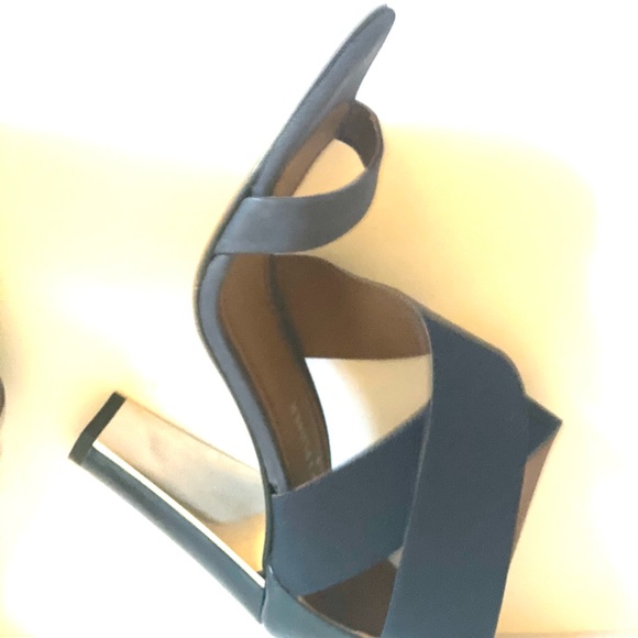 Donald J Pliner high heel sandals. Made in Spain - Picture 11 of 13